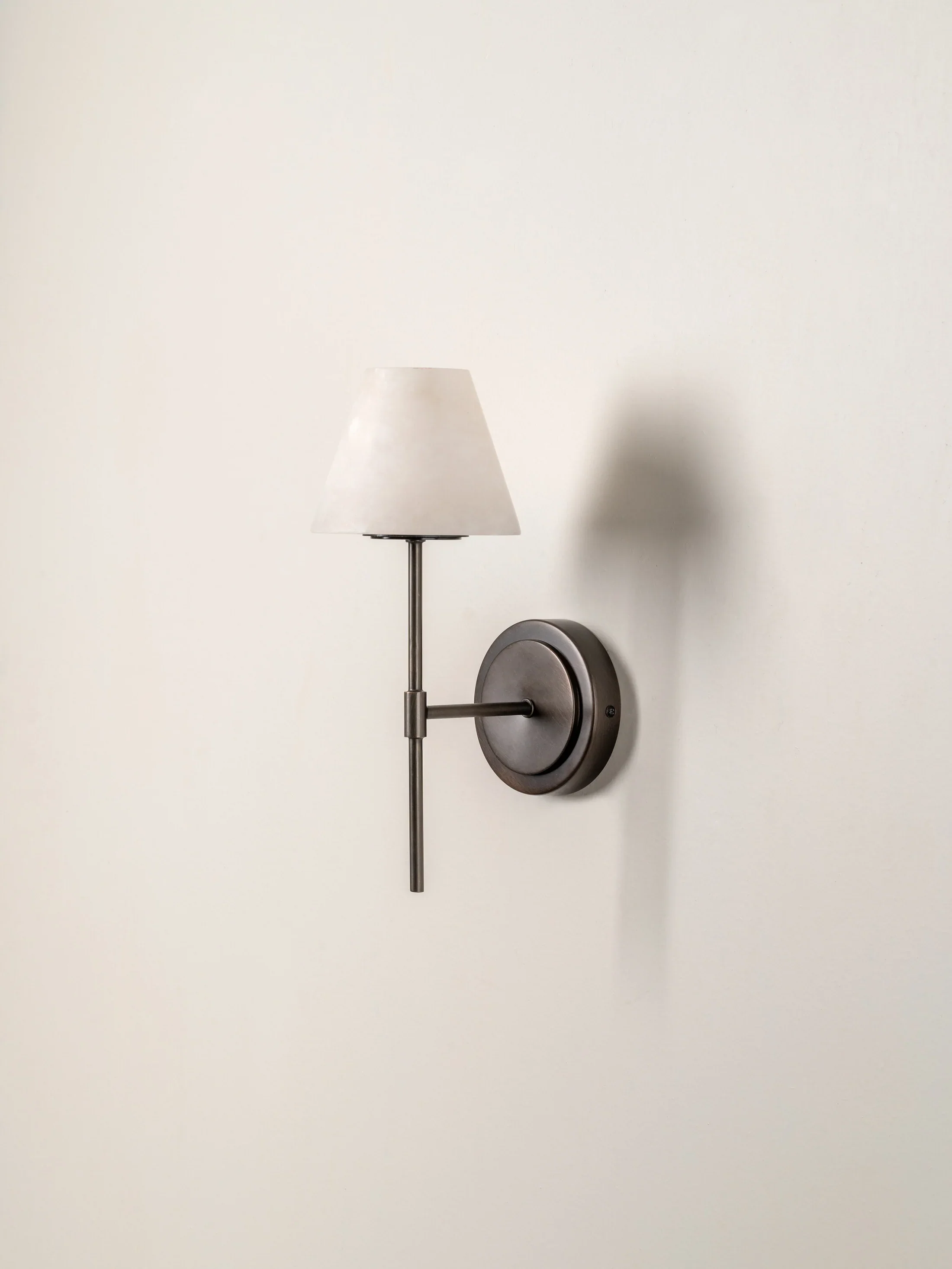 Alba - 1 light alabaster and bronze wall light - Image 6