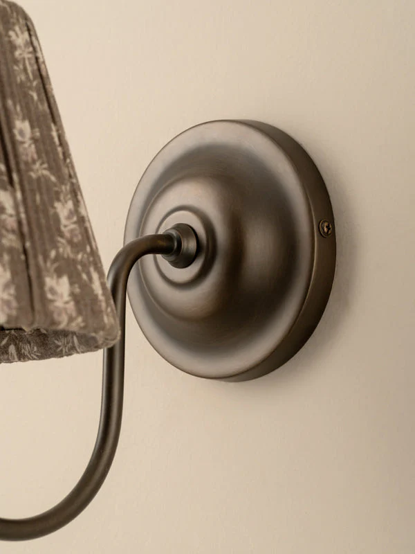 Ashbury bronze wall light - Image 5