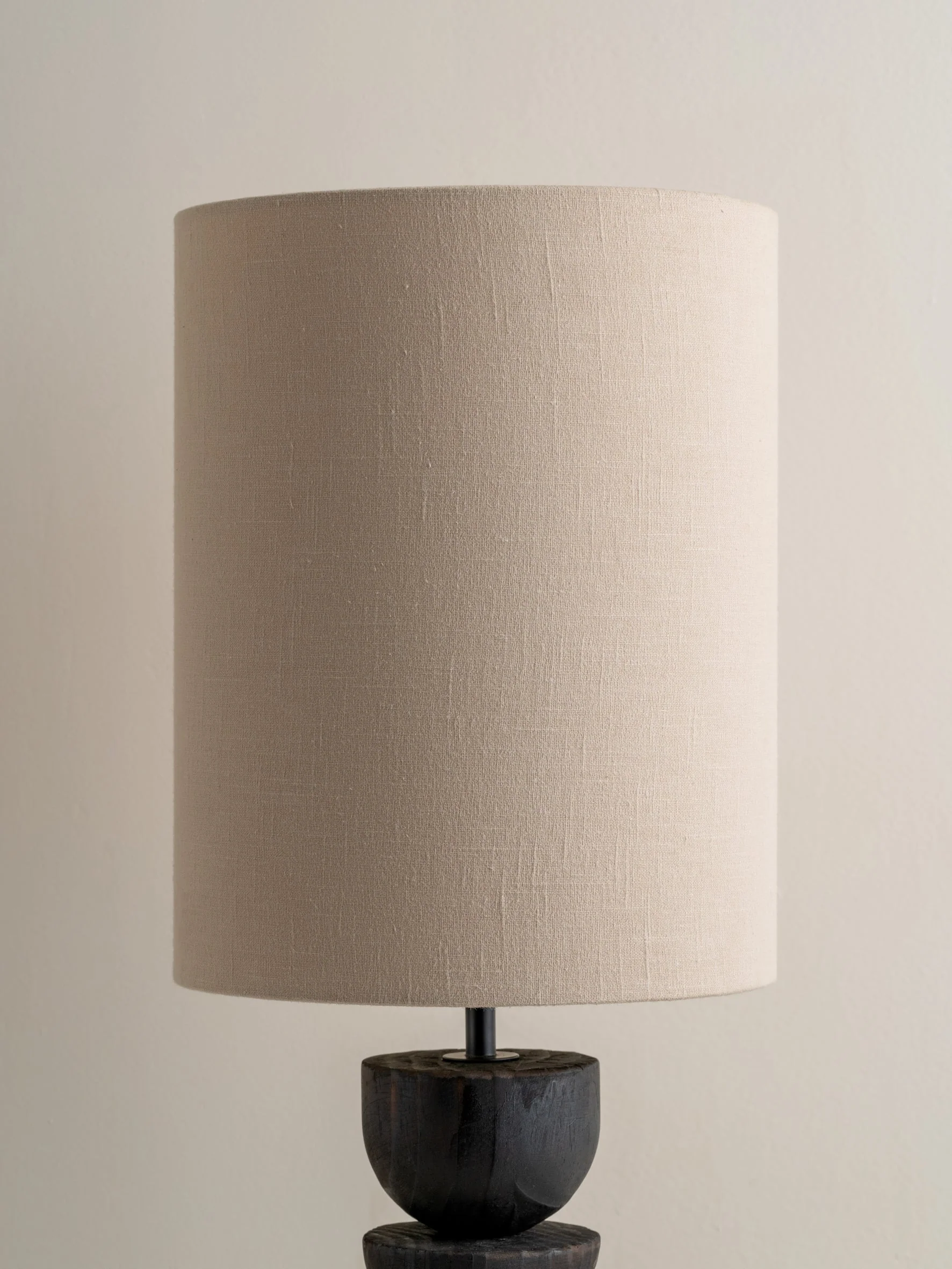 Aska - tall charred wood and natural linen table lamp - Image 5