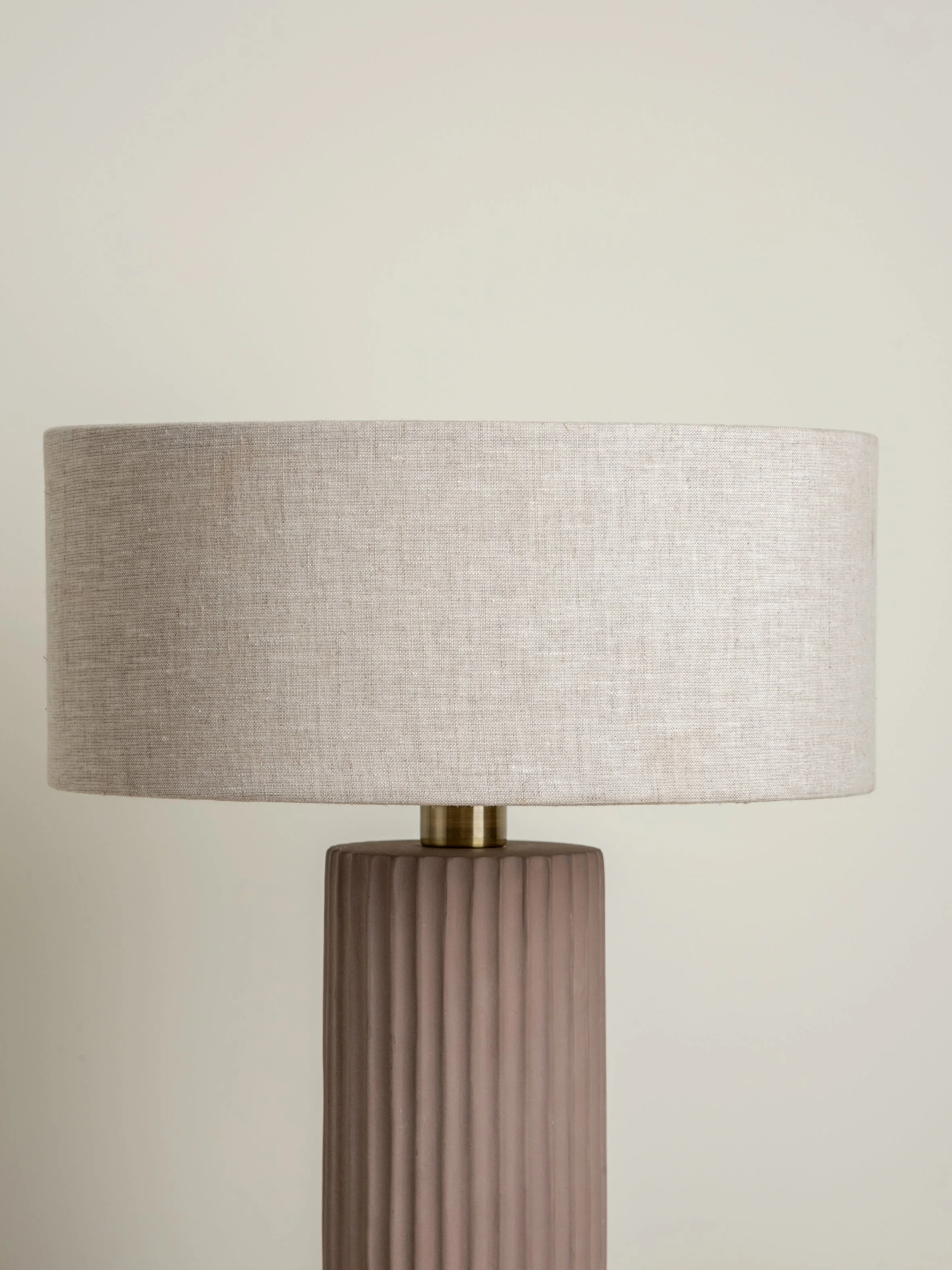 Avero - taupe ribbed concrete table lamp - Image 6