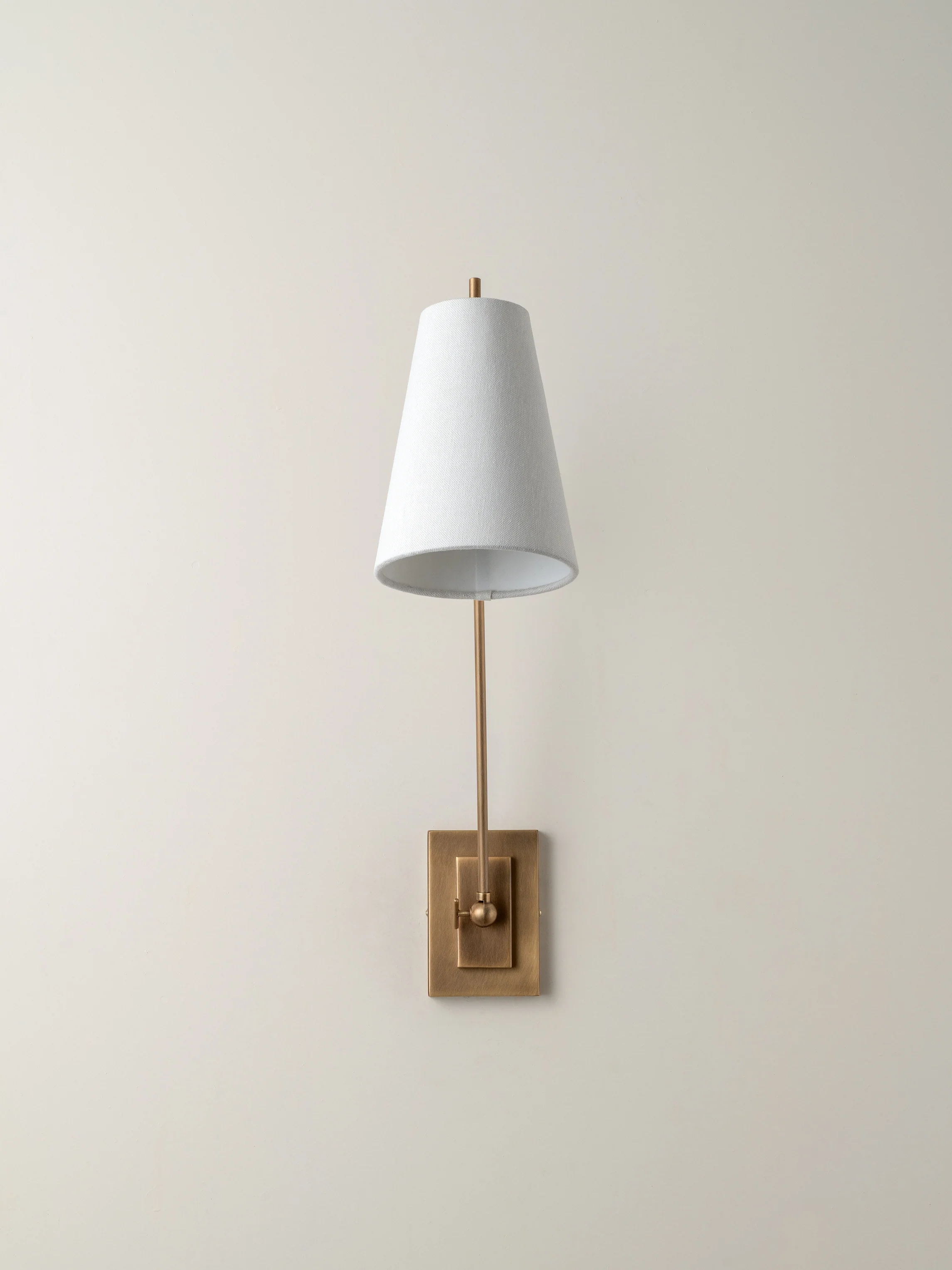 Celano aged brass wall light - Image 3
