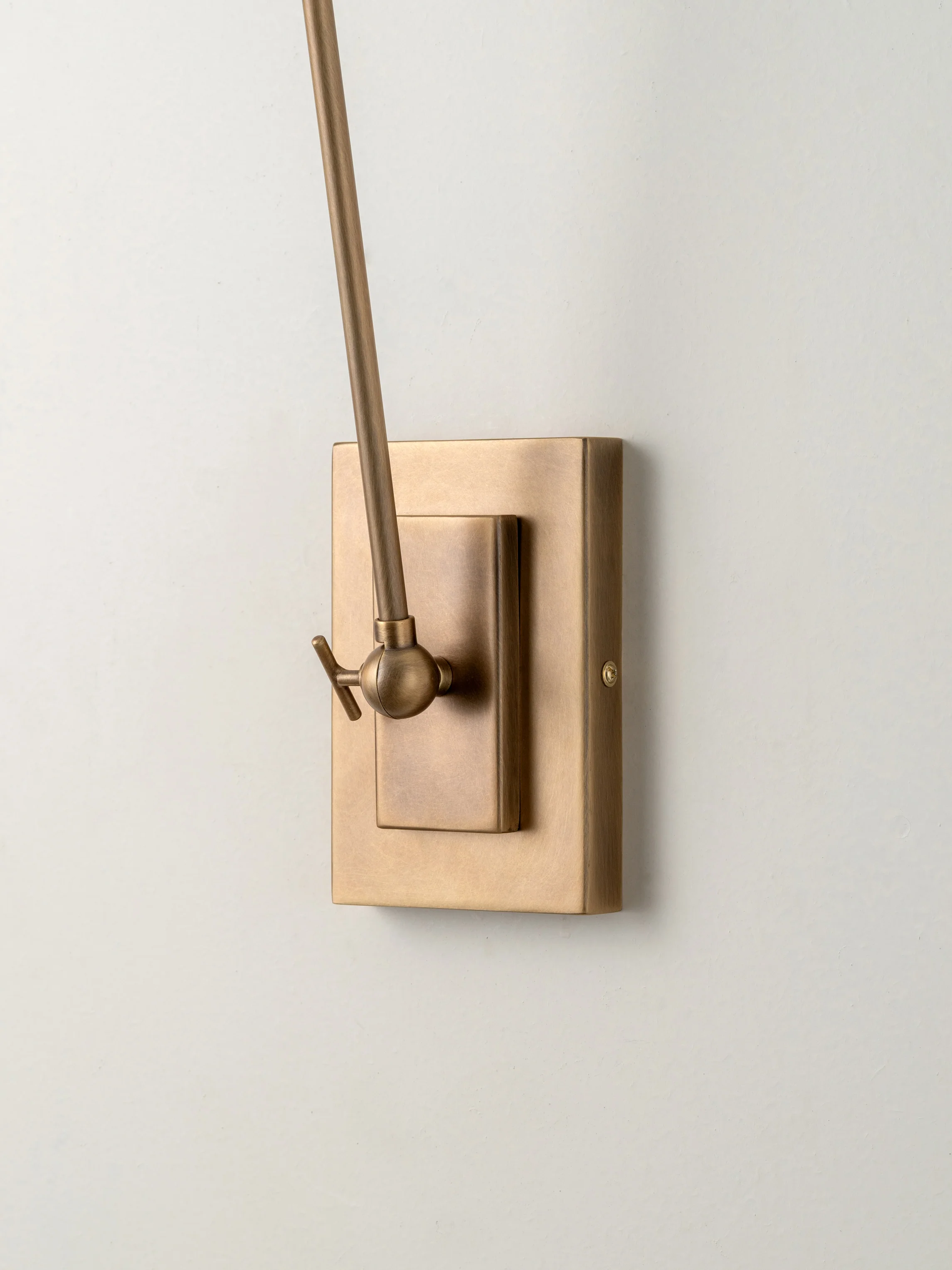 Celano aged brass wall light - Image 5