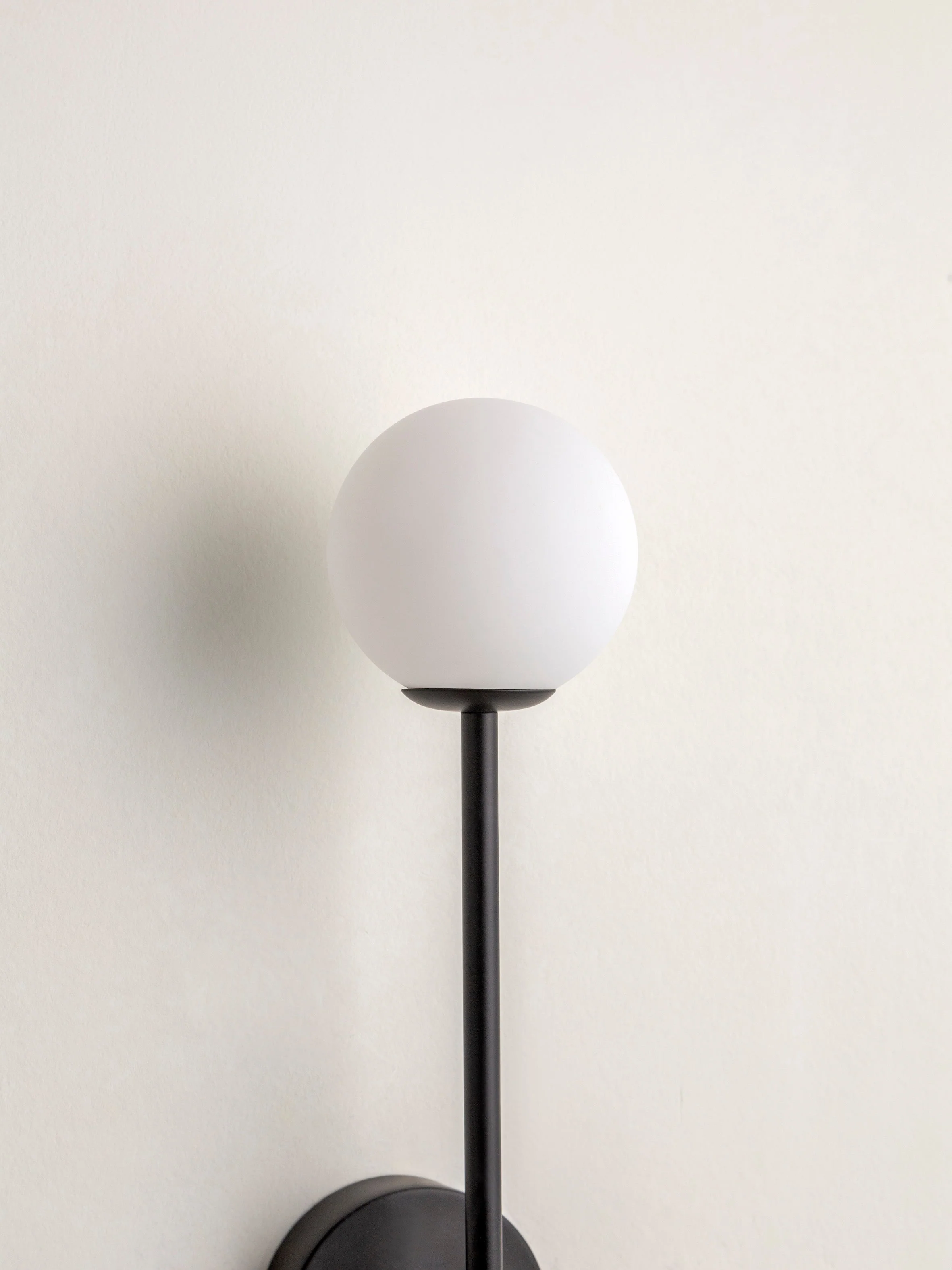 Chelvara - matt black and opal wall light - Image 5