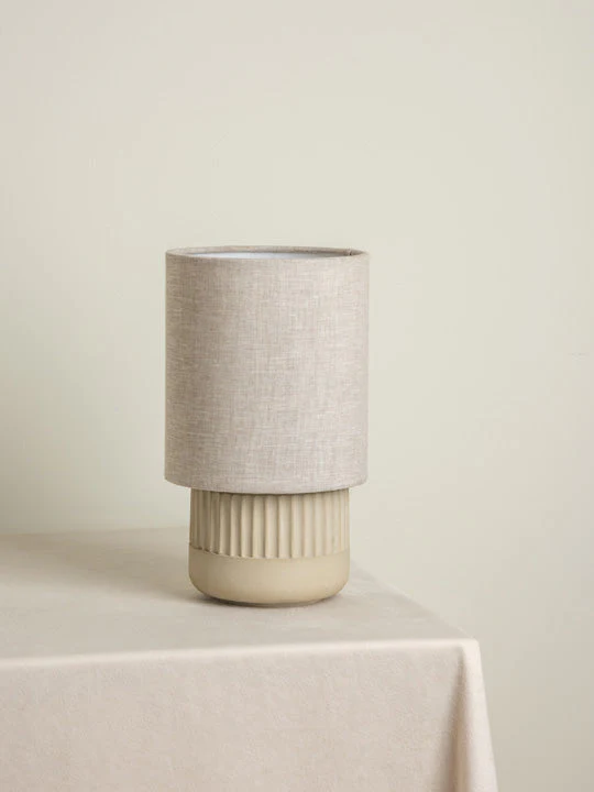 Enza - warm white ribbed concrete table lamp - Image 4