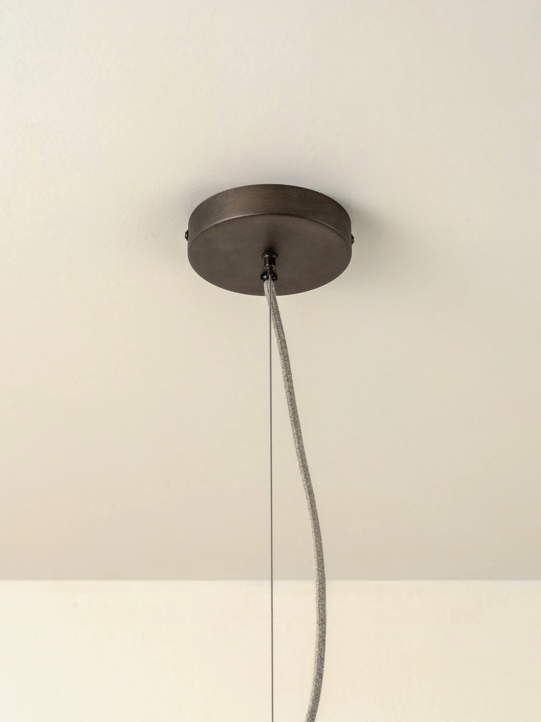 Folia - large scalloped natural linen pendant - Image 3