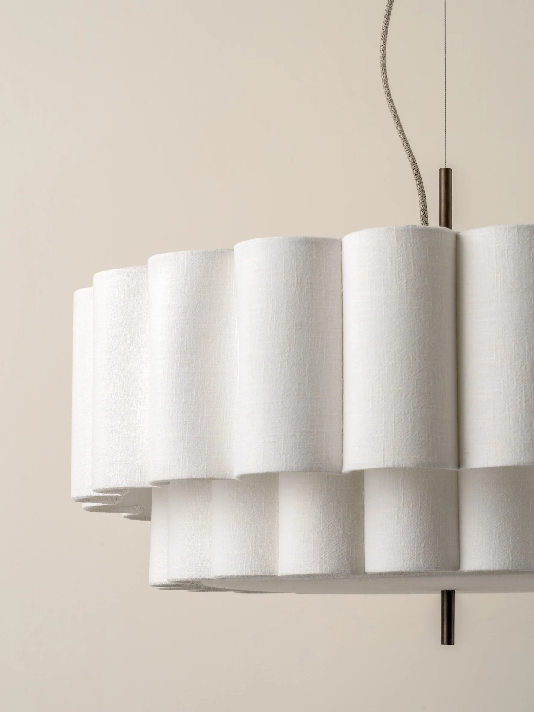Folia - large scalloped natural linen pendant - Image 4