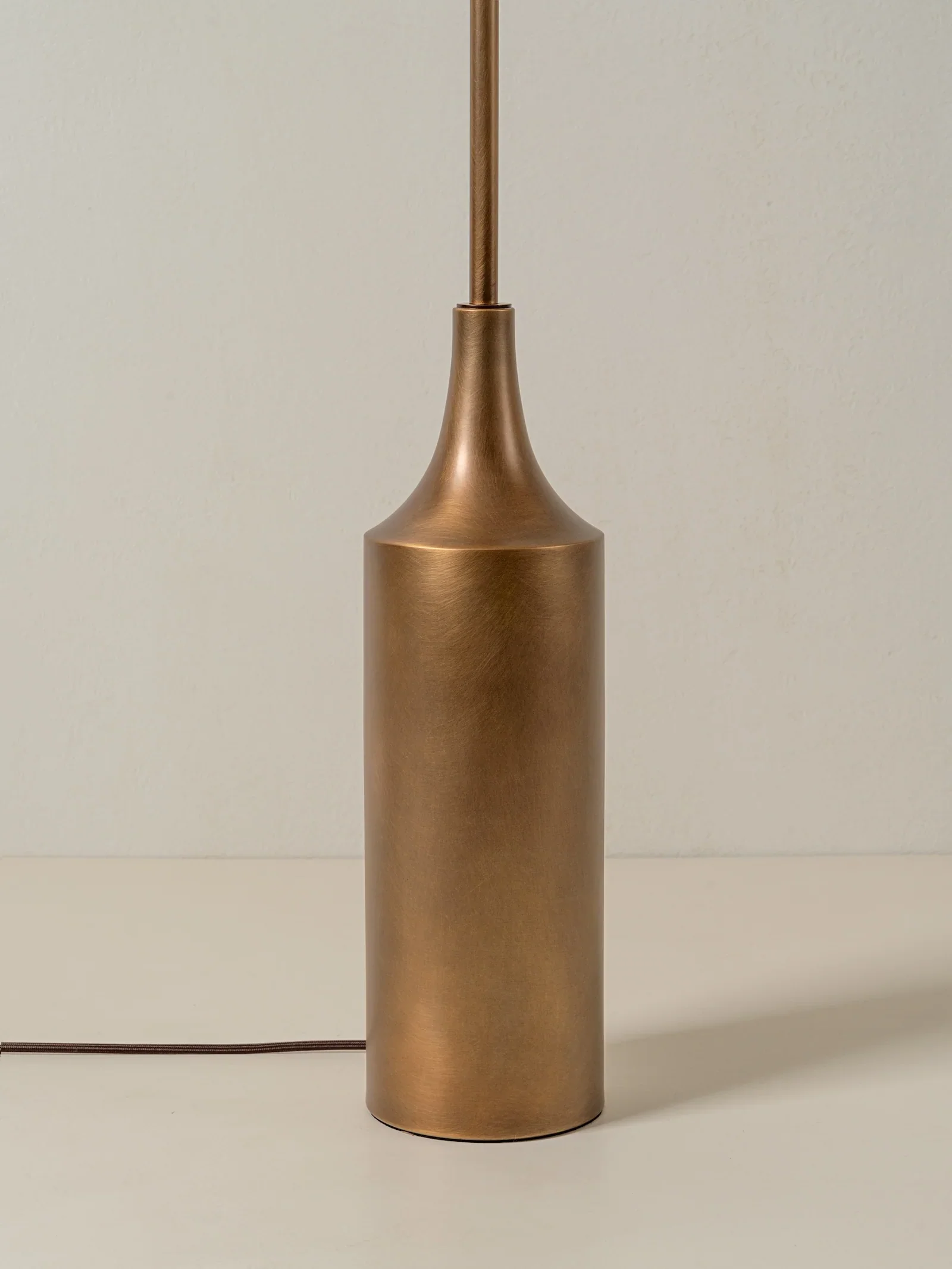 Lindi - aged brass and linen scalloped floor lamp - Image 6