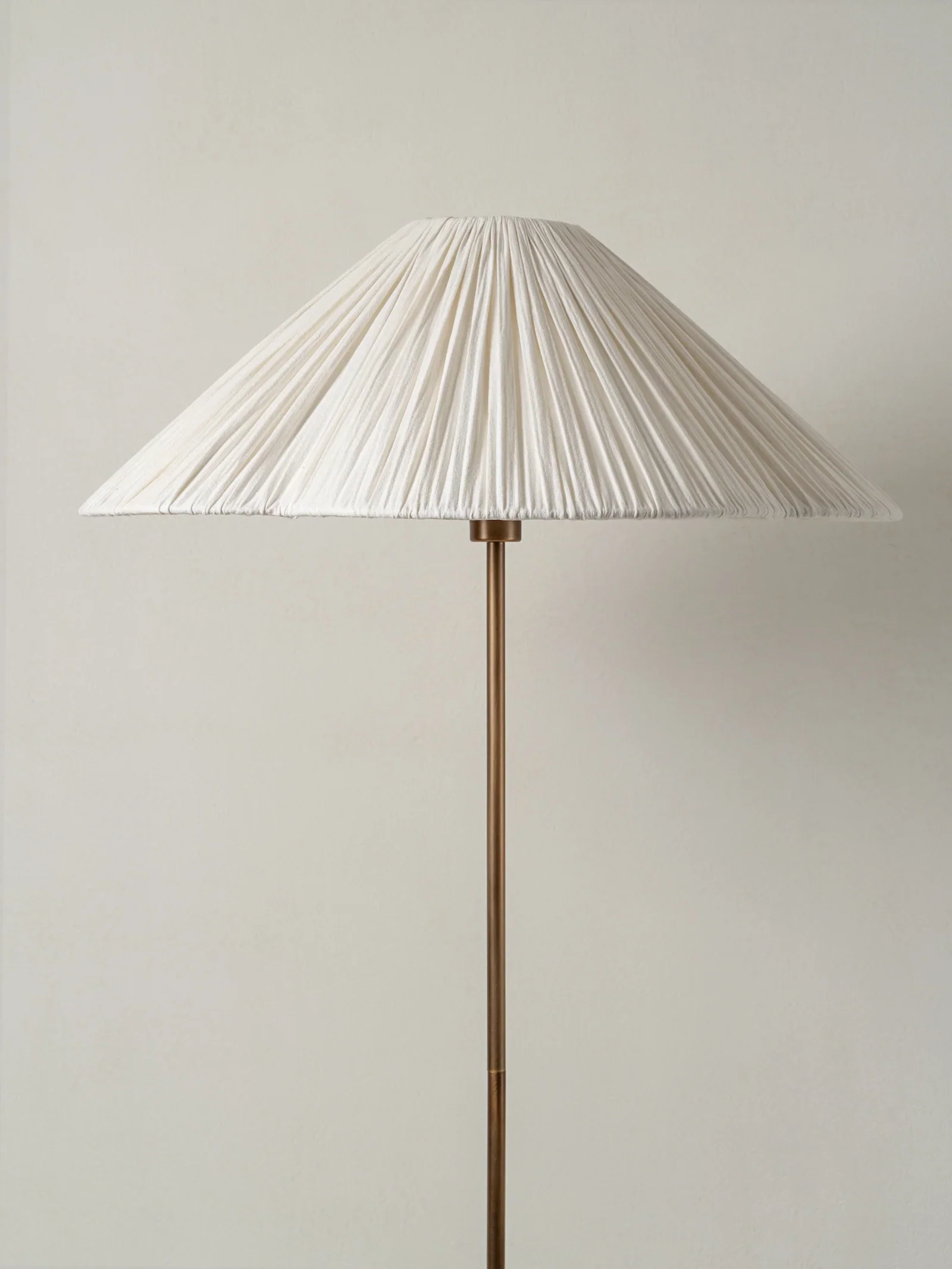 Lindi - aged brass and linen scalloped floor lamp - Image 7