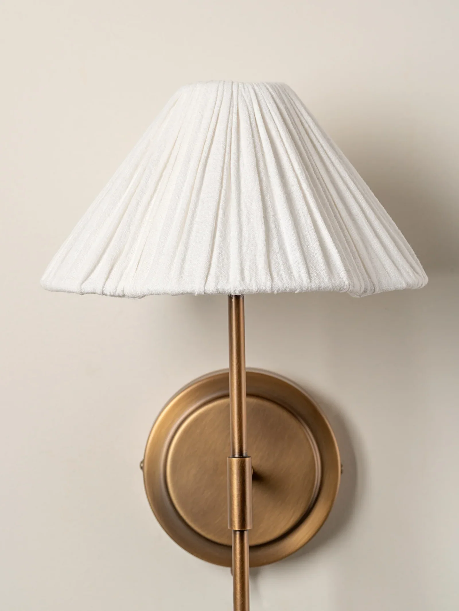 Lindi - aged brass and linen scalloped wall light - Image 3