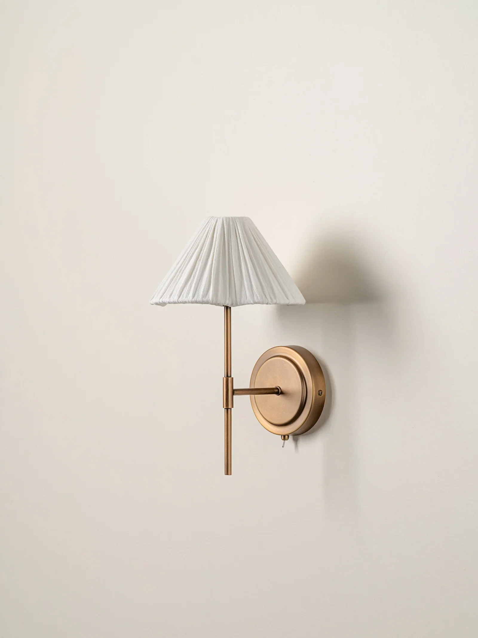 Lindi - aged brass and linen scalloped wall light - Image 5
