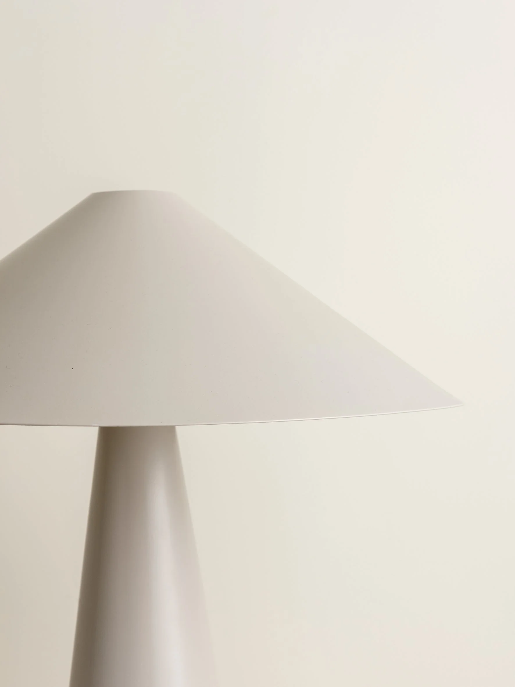 Orta - 1 light warm white cone table lamp - Image 6