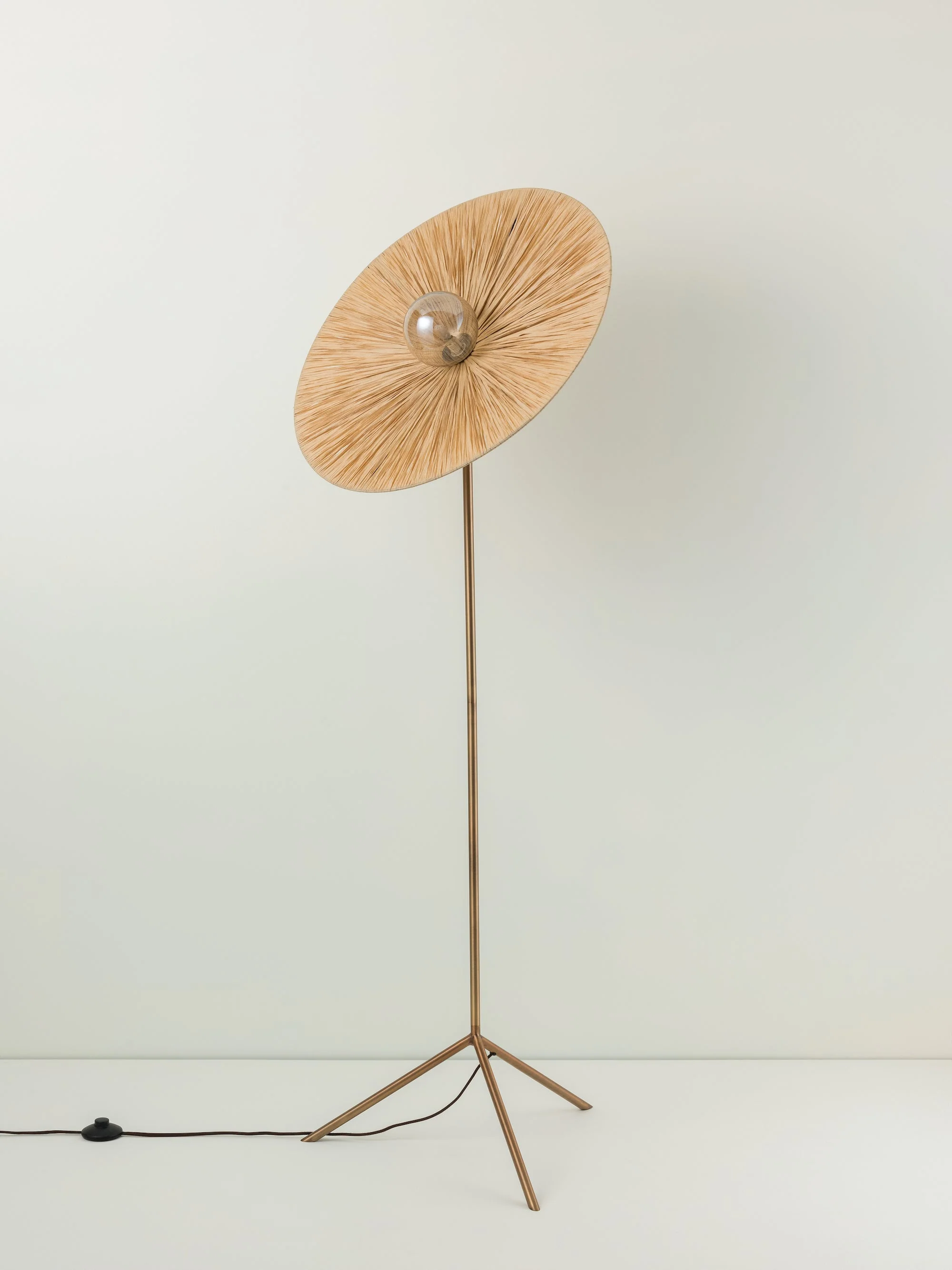 Ridotti - 1 Light Natural Raffia and Burnished Brass Floor Lamp - Image 3
