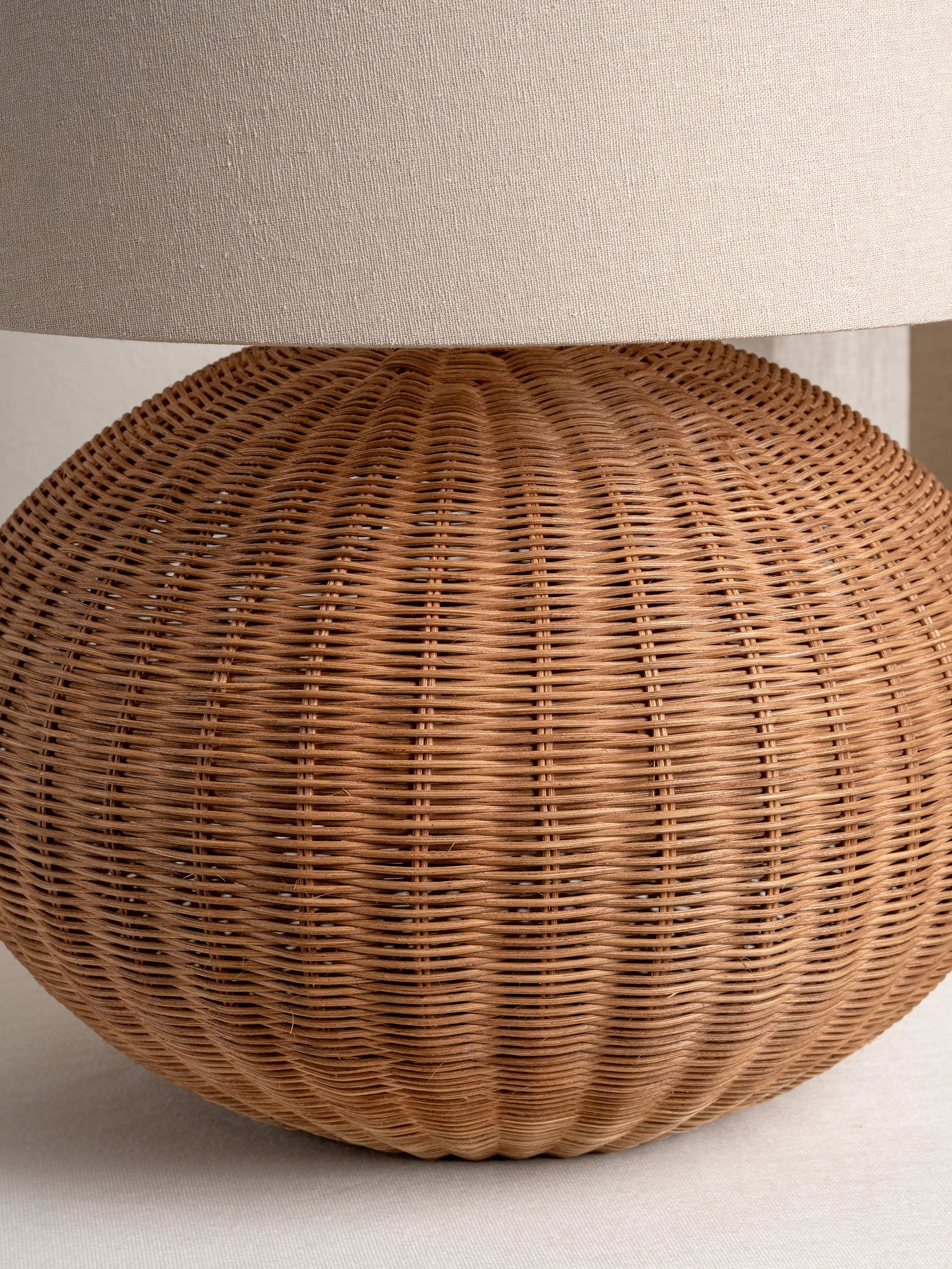 Sanvi - extra large rattan globe table lamp - Image 2