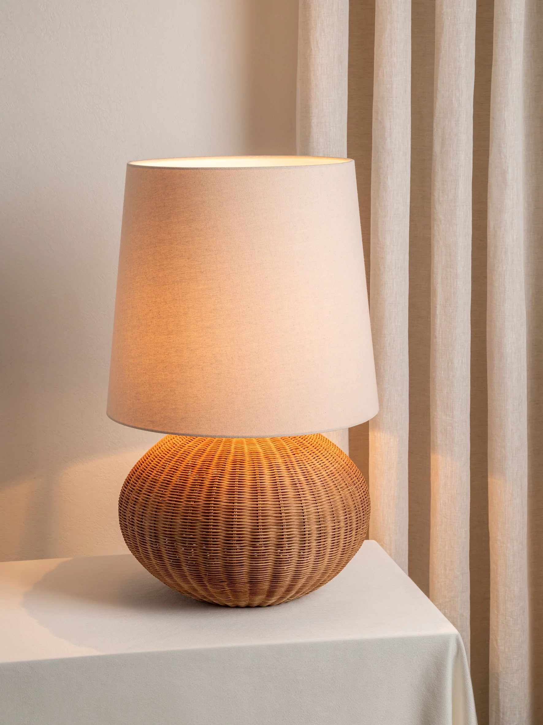Sanvi - extra large rattan globe table lamp - Image 3