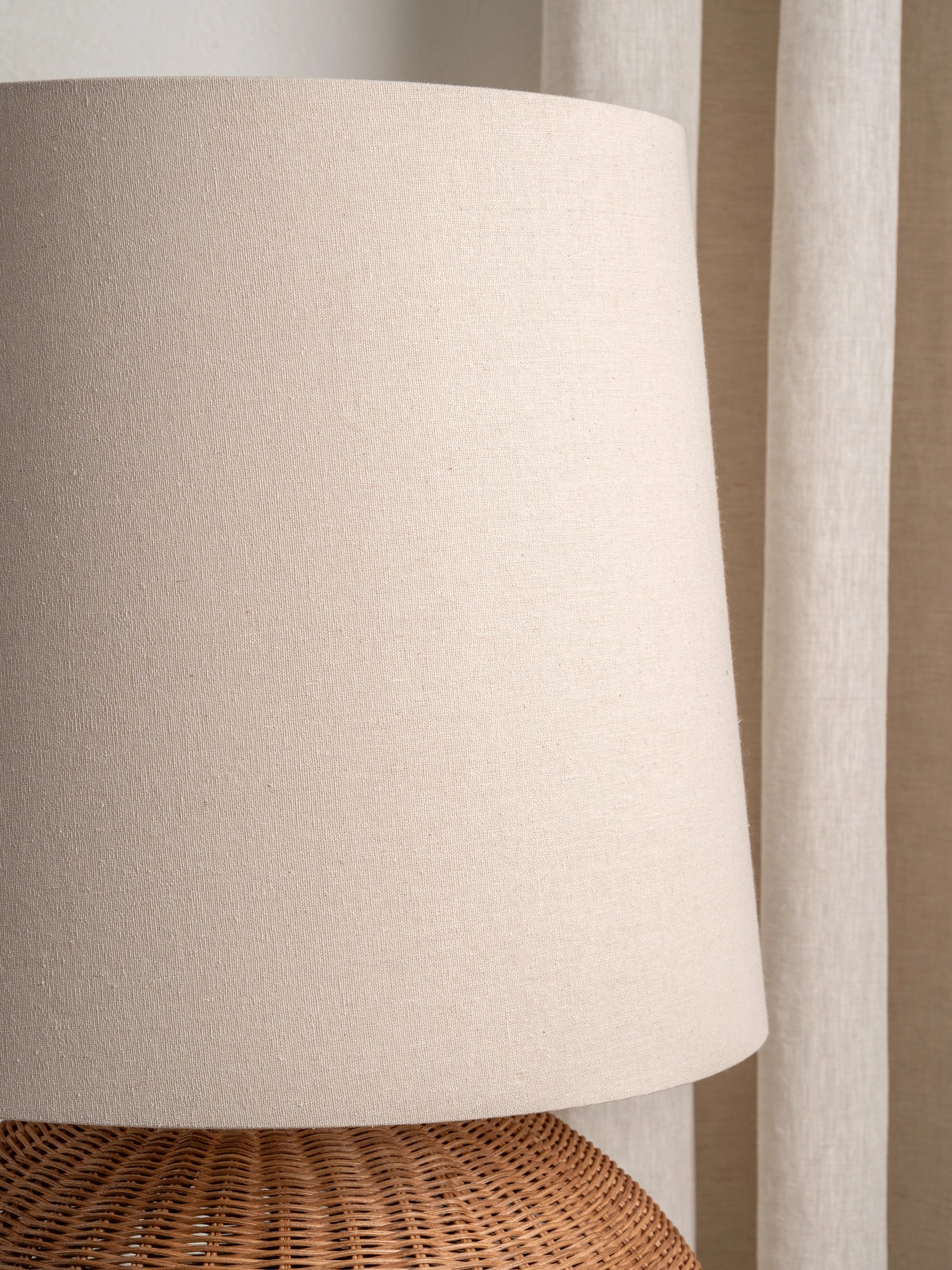 Sanvi - extra large rattan globe table lamp - Image 5
