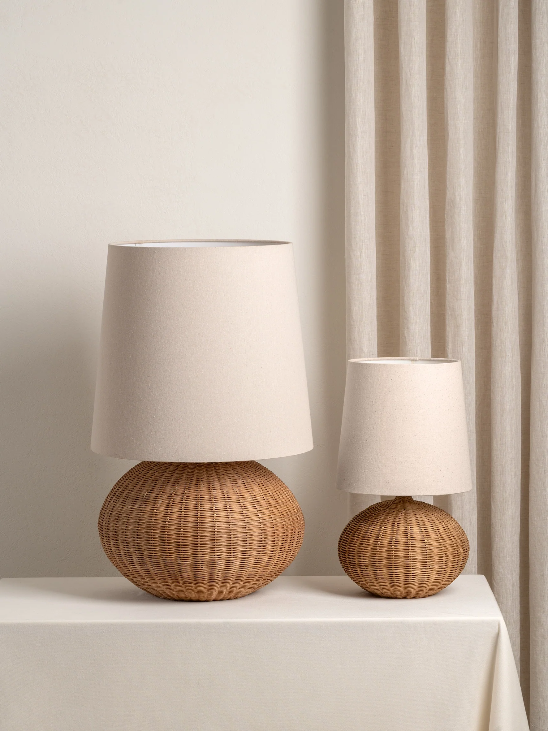 Sanvi - extra large rattan globe table lamp - Image 6