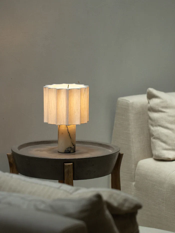 Valli - Viola Calacatta marble and linen rechargeable table lamp - Image 7